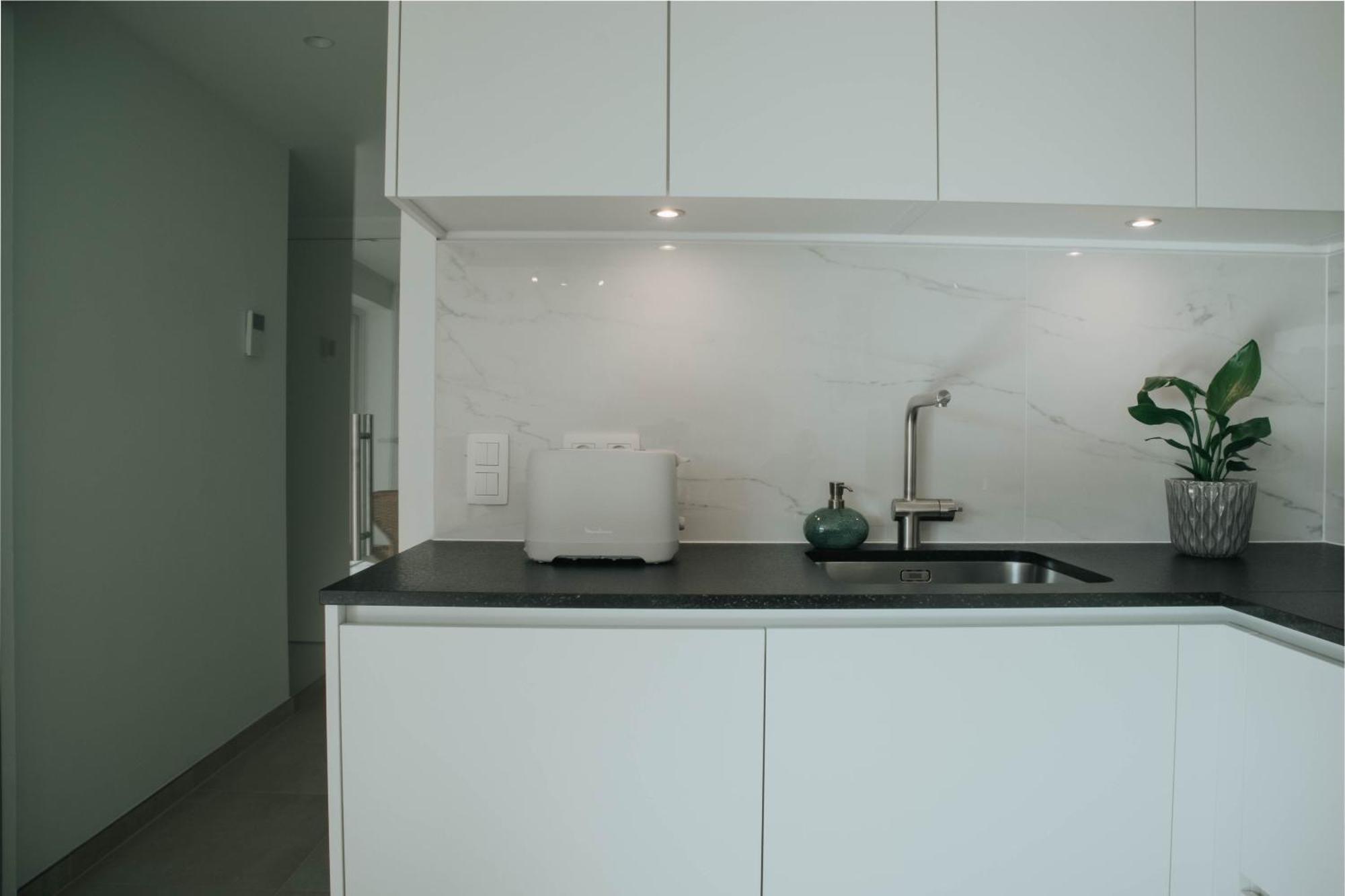 Nieuw Nabij Het Met Privegarage Apartmán *